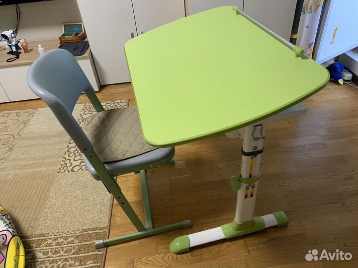 Компактная парта трансформер со стулом