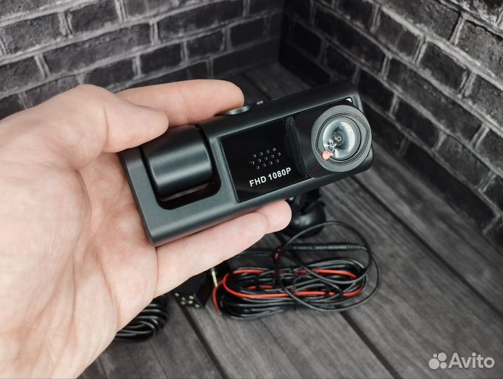 Видеорегистратор с 3 камерами