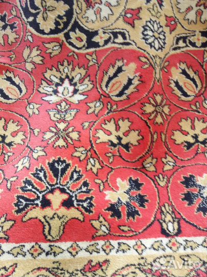 Шерстяной ковер