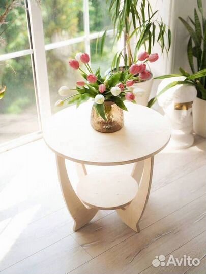 Деревянный журнальный стол