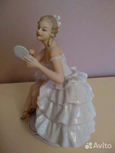 Фарфоровая фигура 