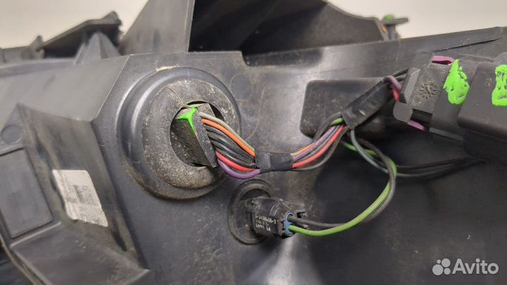 Фара (передняя) Buick Enclave, 2010