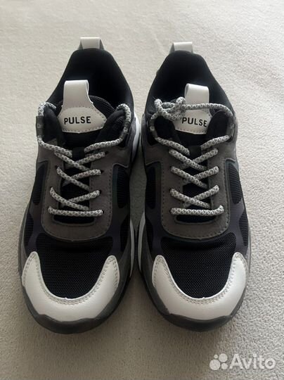 Кроссовки женские 37 размер