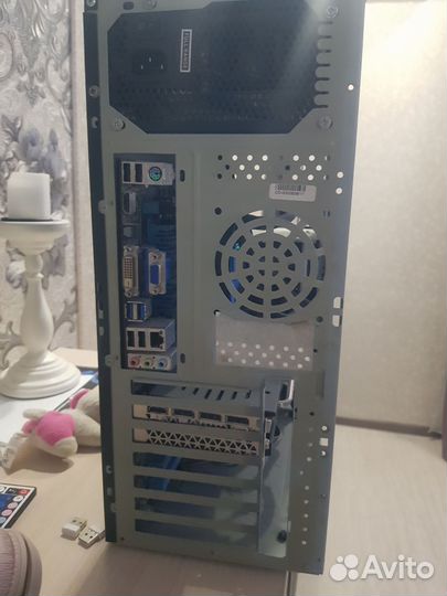 Компьтер с монитороми клавиатурой