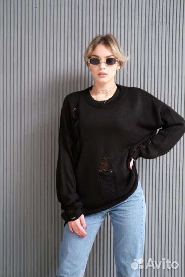 Рваный свитер