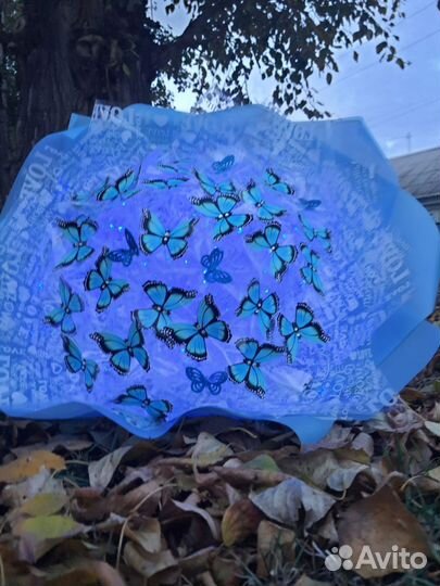 Светящийся букет из бабочек