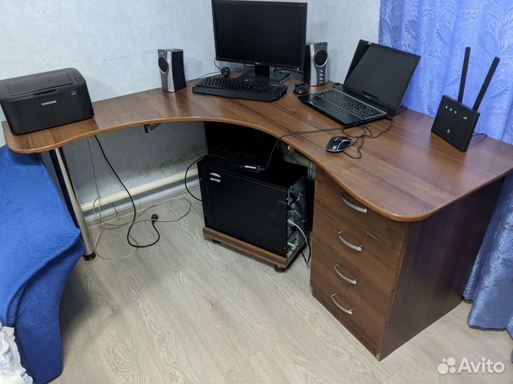 Компьютерный стол