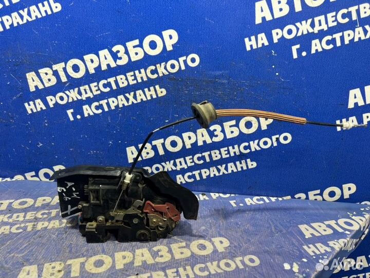 Задний правый замок двери Audi A4B6 седан 2003