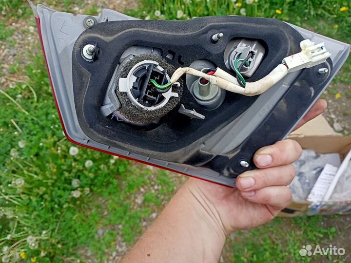 Фонарь задний левый на Toyota Camry 50