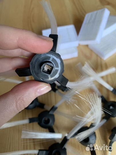 Сменные фильтры и щетки для робота-пылесоса