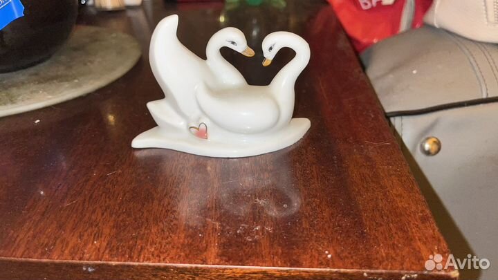 Фигурка лебеди фарфор