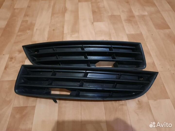 Решётки переднего бампера passat B6