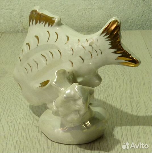 Фарфоровая статуэтка 