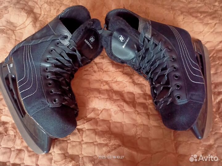 Коньки хоккейные