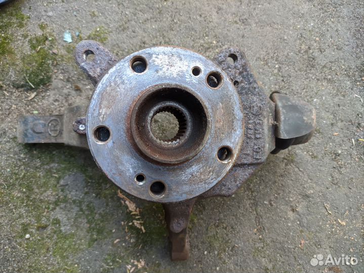 Поворотный кулак Renault Espace