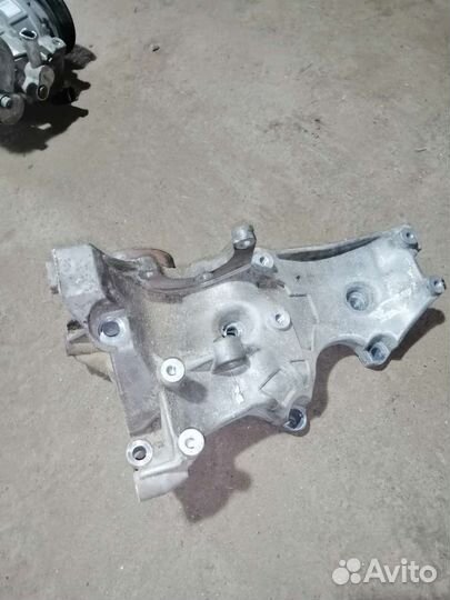 Кронштейн генератора насоса гур Ауди А4 А6