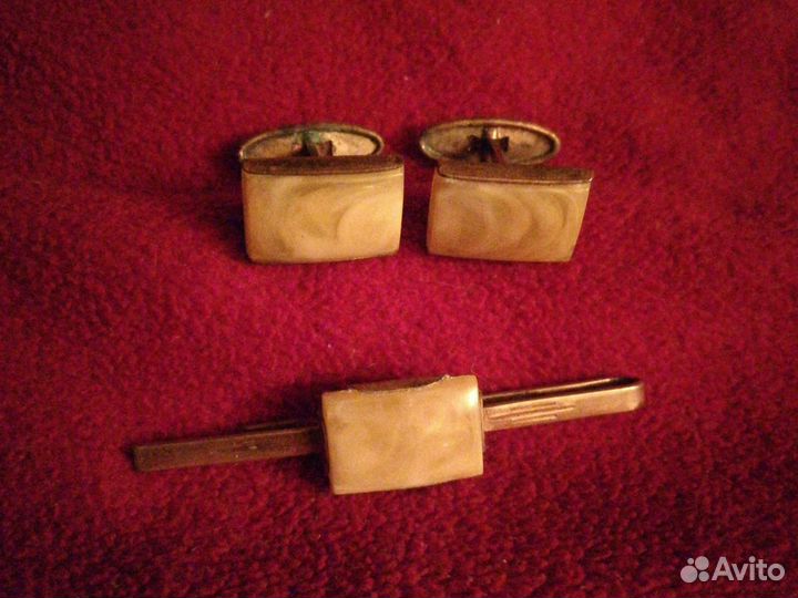 Запонки с янтарными вставками