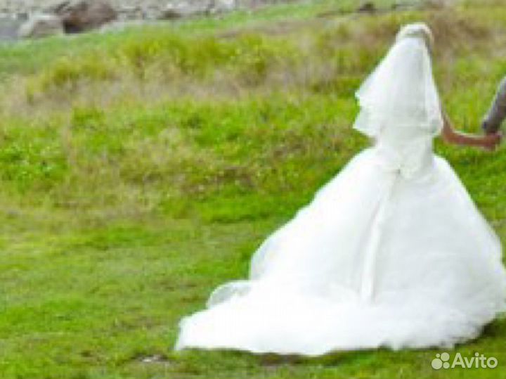 Свадебное платье 40 42 шлейф 1метр