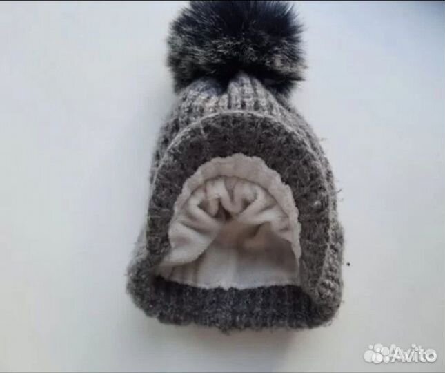 Шапка детская с помпоном и козырьком новая