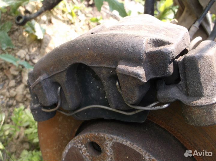 Суппорт передний левый audi-100 ауди 45 кузов