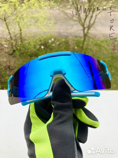 Спортивные очки солнцезащитные голубые