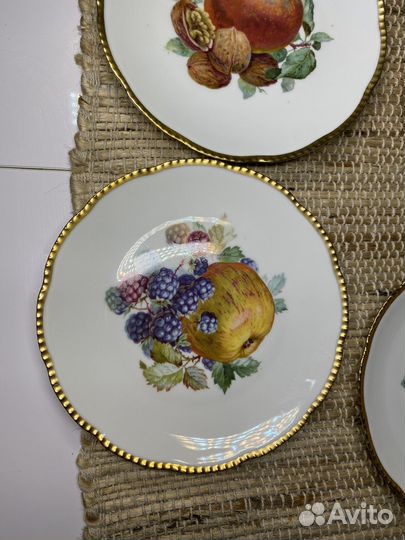 Тарелки с фруктами