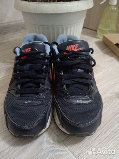 Кроссовки женские