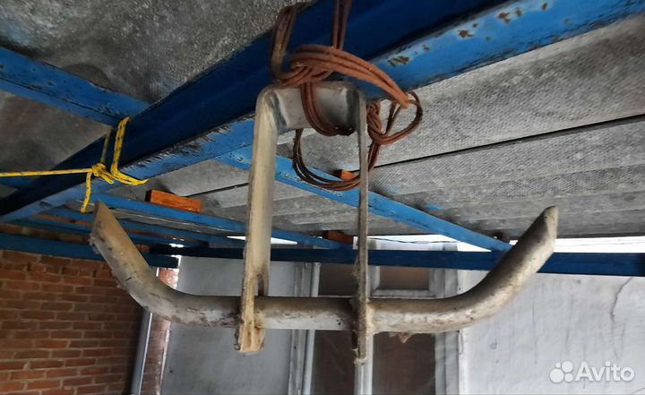 Крюк для туши скота