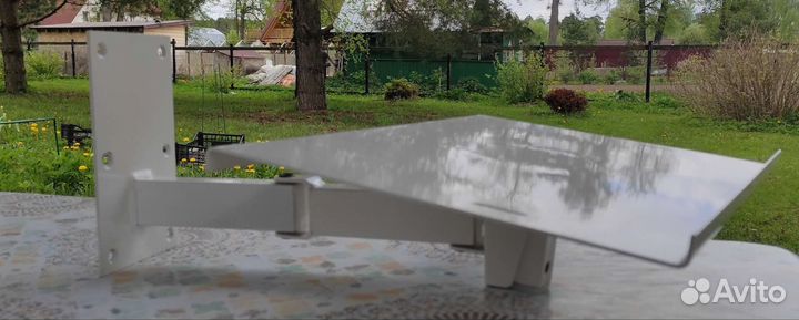 Полка настенная для телевизора поворотная белая