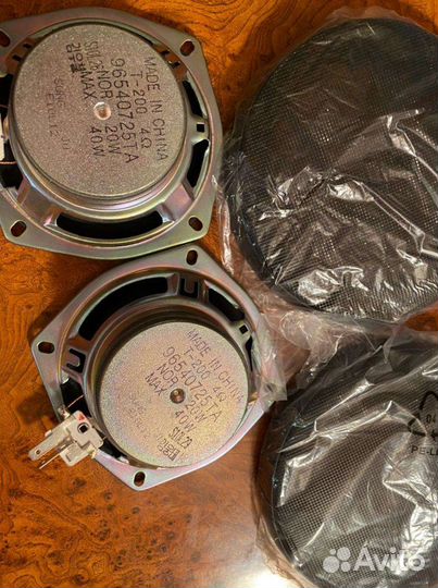 Акустические колонки jbl