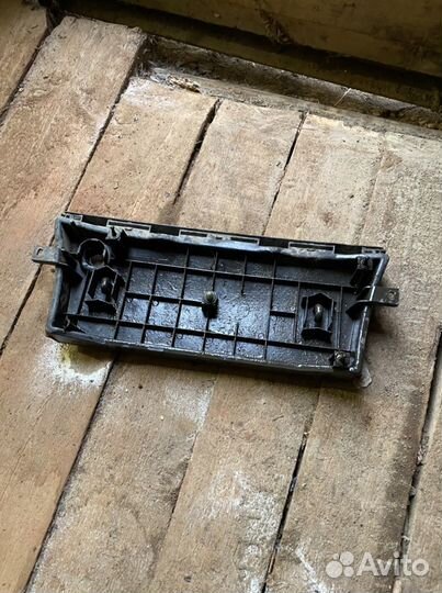 Вставка между фонарями Toyota - Cresta (JZX90) зад