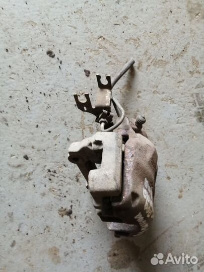 Суппорт передний левый Audi a6 (c5)