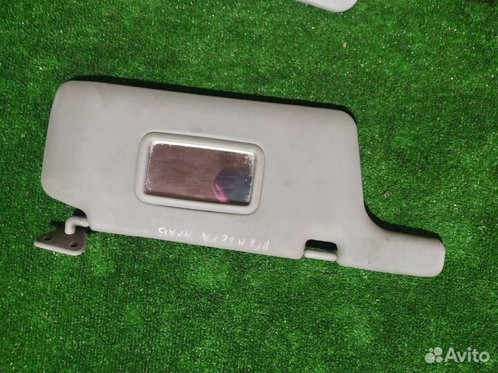 Козырек солнцезащитный правый Nissan Primera P11