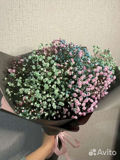 Букет цветов из радужной гипсофилы