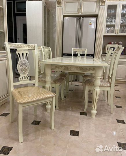 Столы и стулья «Версаче» – роскошь и уют