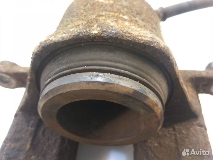 Суппорт передний левый Kia Sorento 2 2012