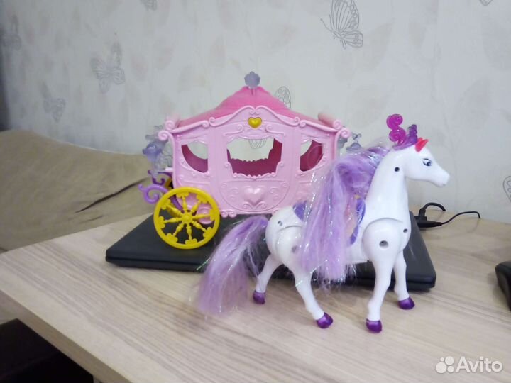 Карета с лошадью