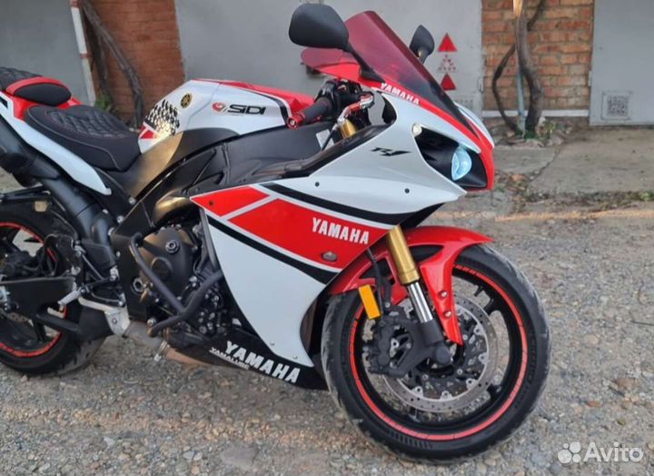 Yamaha R1 2012год