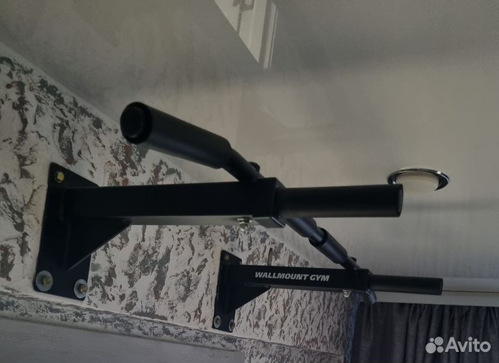 Турник настенный