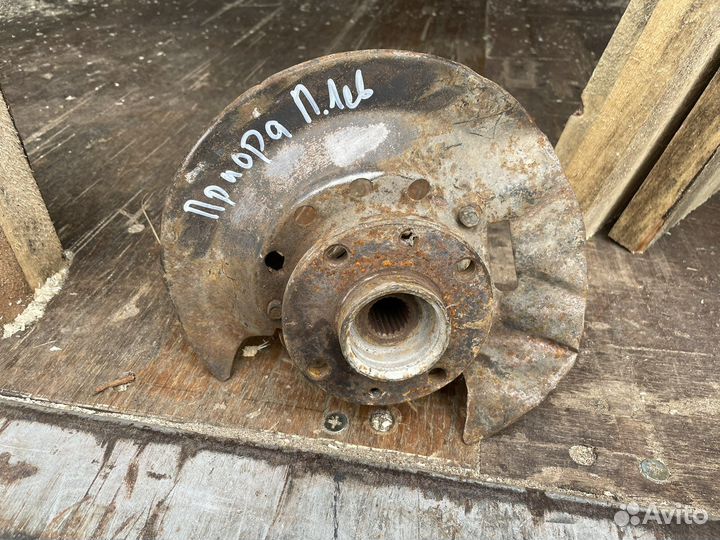 Поворотный кулак левый LADA Priora