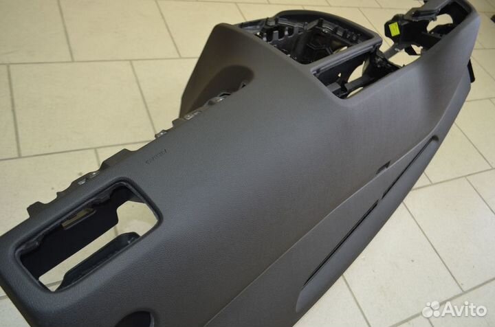 Торпедо панель приборов Volkswagen Jetta