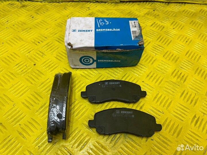 Тормозные колодки переднее Dodge Caliber 1.8 EBA