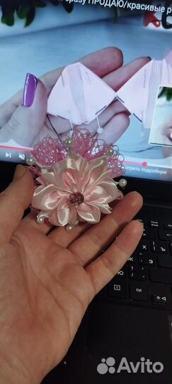 Резинка для волос с элементом декора