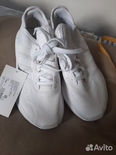 Кроссовки adidas 39