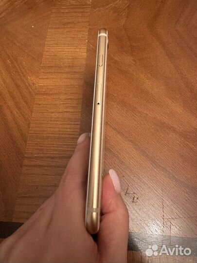 Телефон iPhone 8