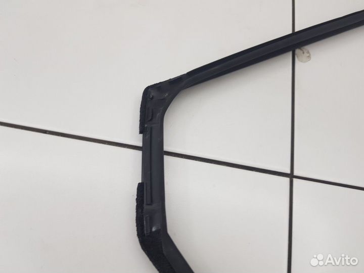 Уплотнитель стекла задней левой двери