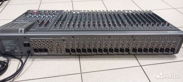 Микшерный пульт Yamaha GF 24-12
