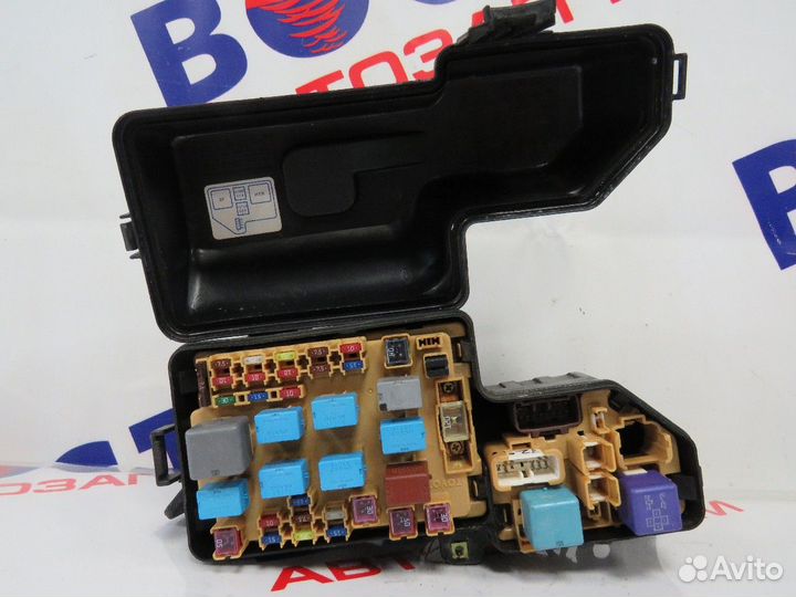 Блок предохранителей toyota celica ZZT230 1ZZ-FE