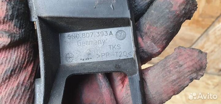 Направляющая заднего бампера левая Volkswagen Tig