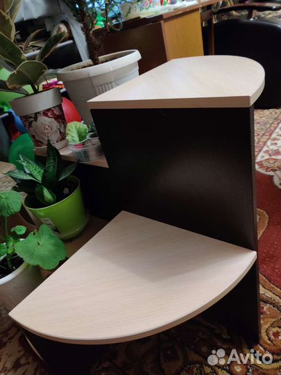 Тумбочка для цветов